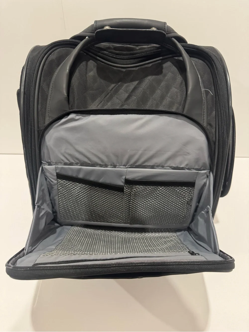 Travelon Wheeled Underseat Carry-on Rolling Luggage Quilted Black Handled